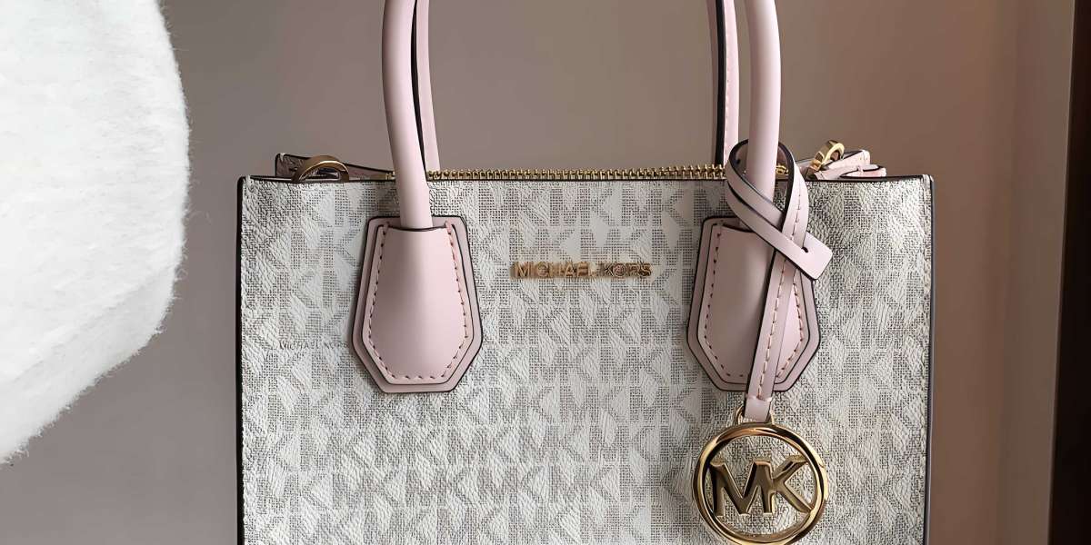 MK 手提包推薦 | 黑色 Michael Kors 風琴包，時髦拿捏住你的風格