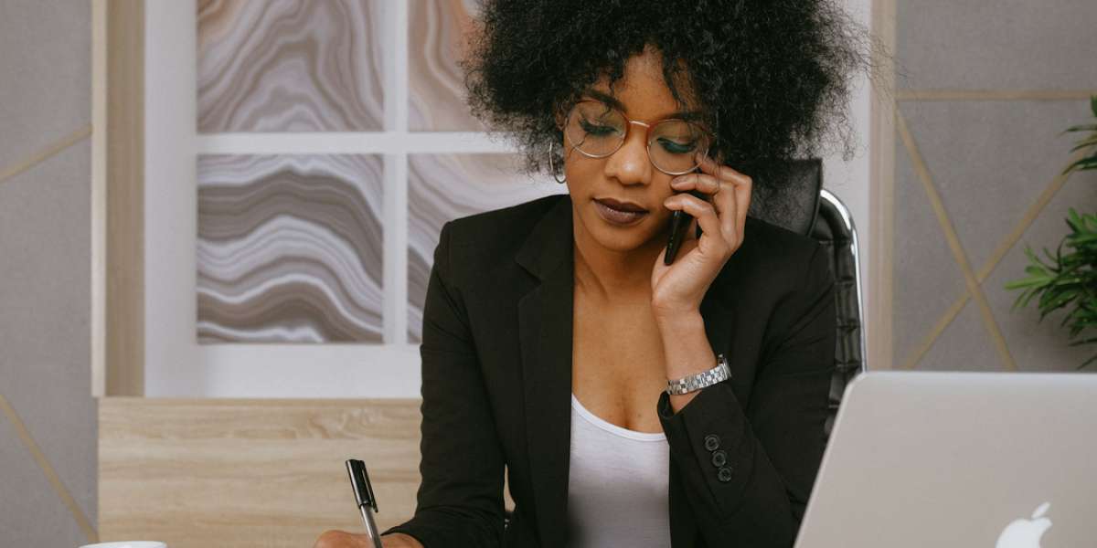 Why Students and Professionals Benefit from Article Writing Services USA